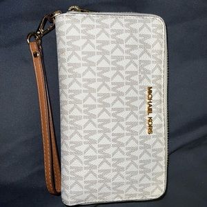 Michael Kors wristlet
